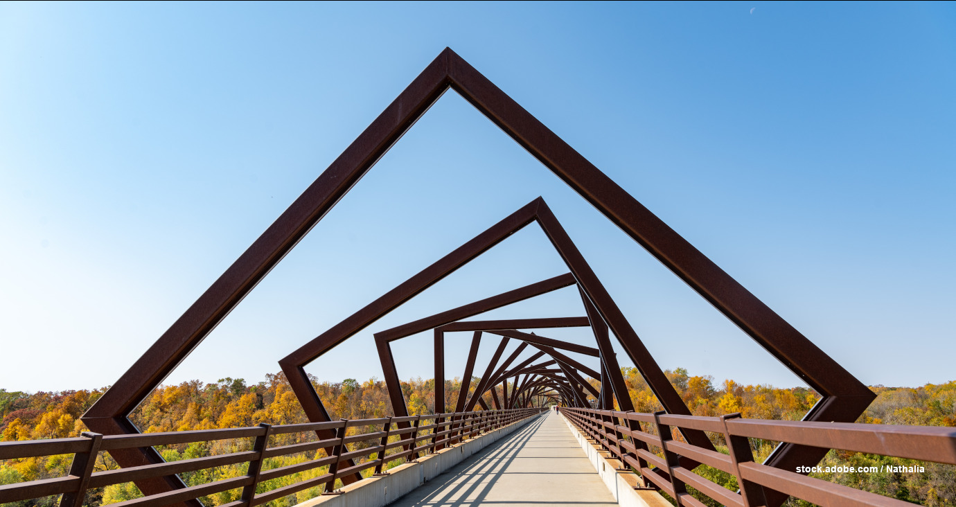 Brücke mit eckigen Bögen